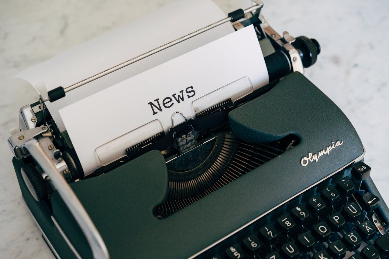 services-03 Close-up of an antique typewriter with 'News' on paper.